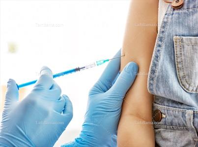 تصویر با کیفیت واکسن زدن به کودک